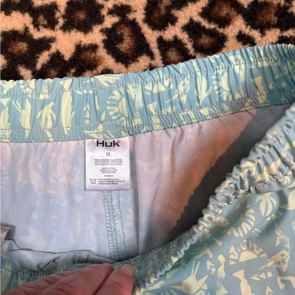 NWT HUK Fishing W Pursit Volley Printed Shorts - Picture 3 of 5